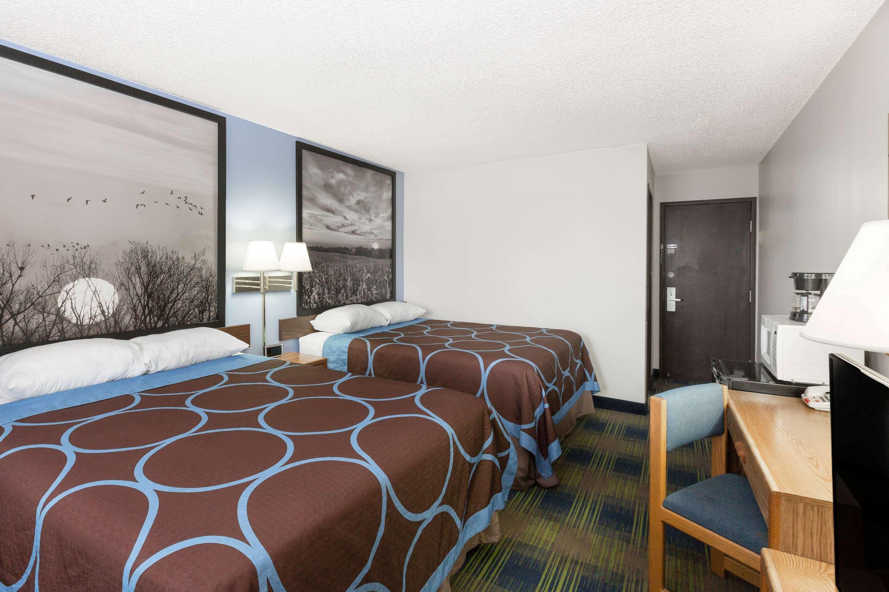 Super 8 By Wyndham Columbus Motel Exterior photo