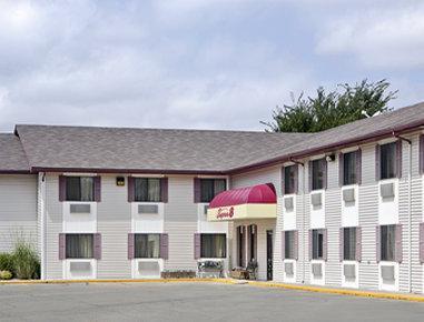 Super 8 By Wyndham Columbus Motel Exterior photo